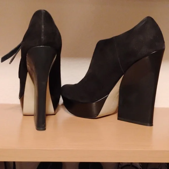 Shoes - Picture 6 of 12